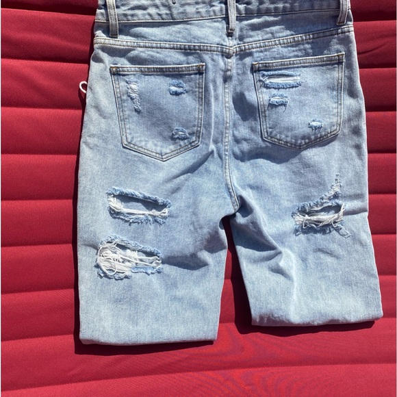 Fashion Nova distressed light washed jeans with raw hem size:9 in juniors - Picture 2 of 5